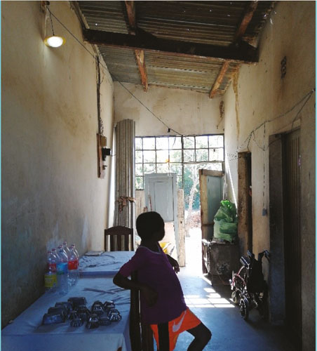 Utilisation d’un Kit solaire, vendu par Telma, dans une maison à Morondava (Juin 2021)